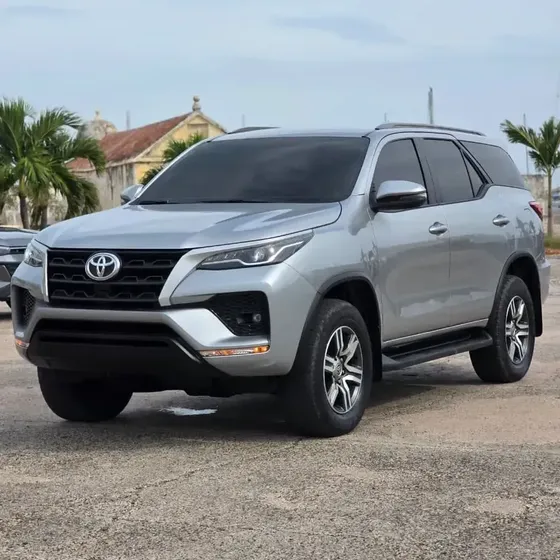 Toyota Fortuner 2024 2.4 Diésel Sr 4x2