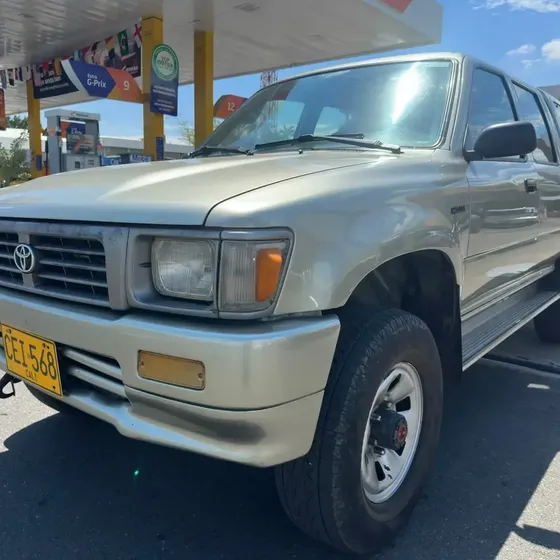 Toyota Hilux 1996 2.4l 117 Hp 4x4
