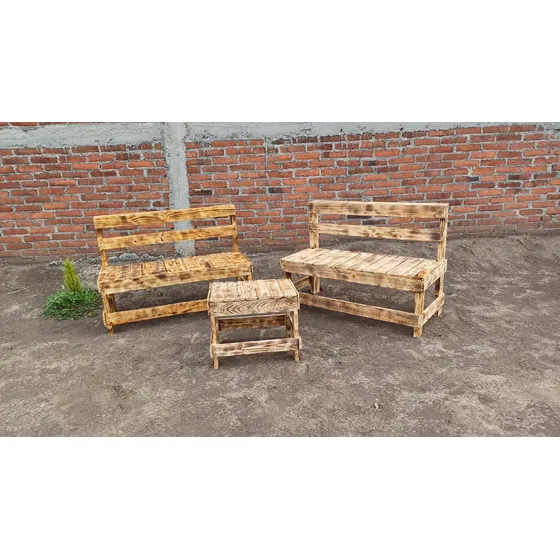 Conjunto De Bancas Y Mesa De Centro De Madera