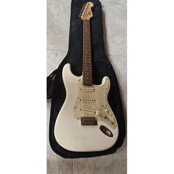 Guitarra Eléctrica Squier Stratocaster By Fender