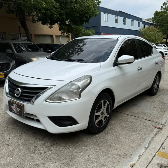 Nissan Versa 2015 1.6 Advance At