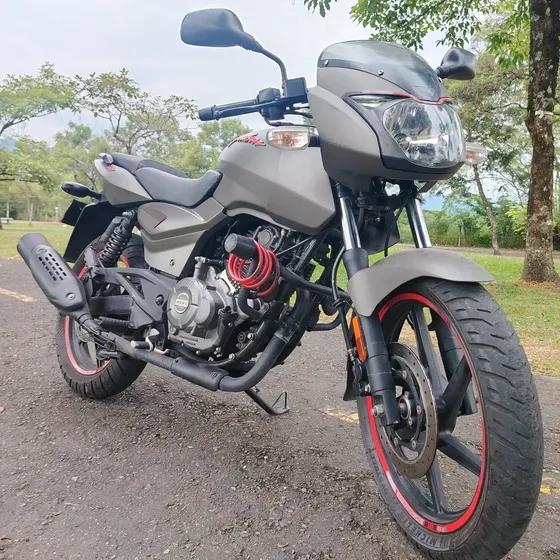 Se Vende Bajaj Pulsar 180 Fi Neon  ¡excelente Oportunidad!
