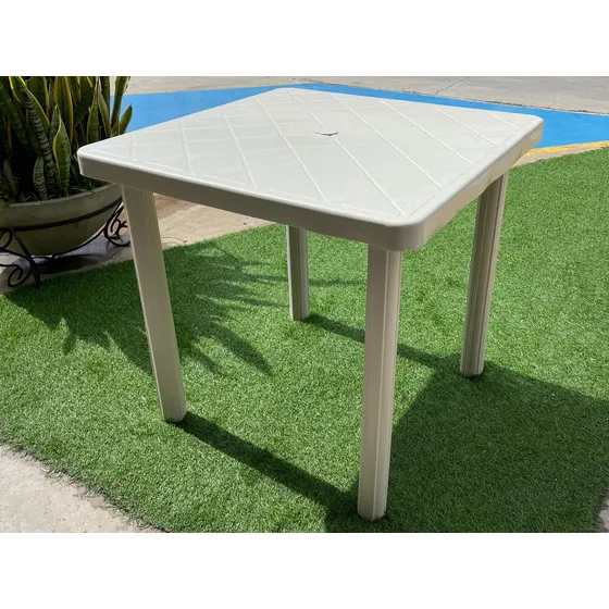 Mesa Plástica Cuadrada Desarmable Gama De Colores