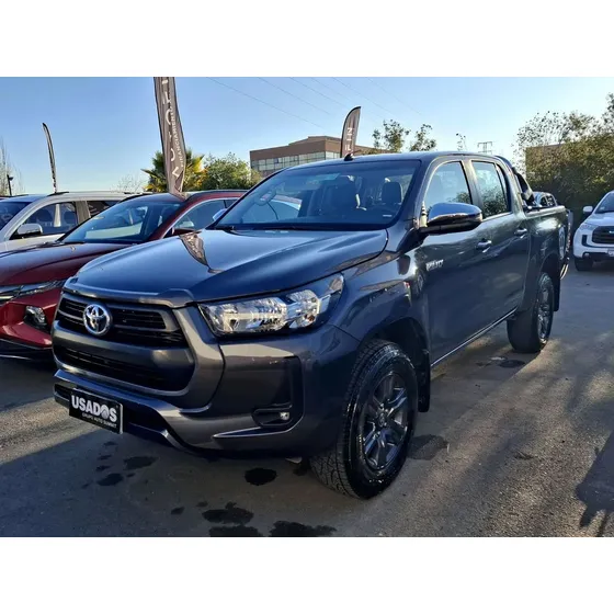 Toyota Hilux Dcab Sr Mt 4x2 2.4
