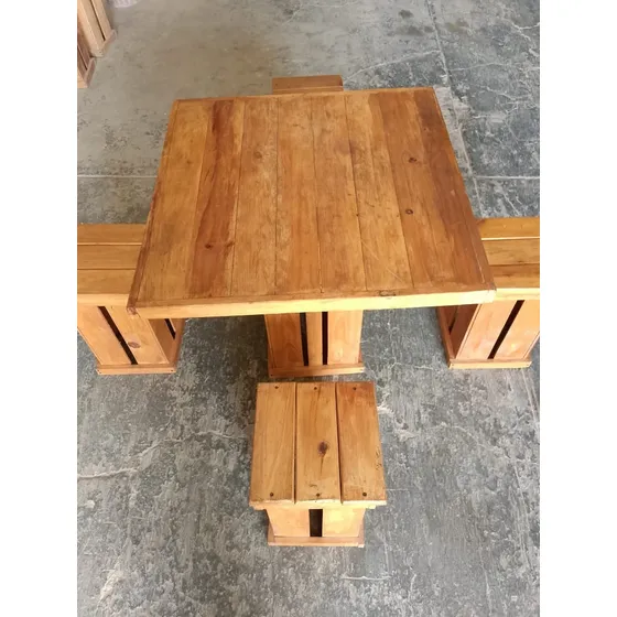 Mesa Cuadrada De Madera Con Banquito Usada En Buen Estado