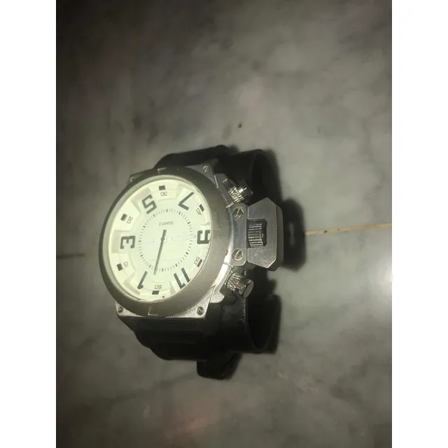 Reloj Marca Aldo Plateado Usado