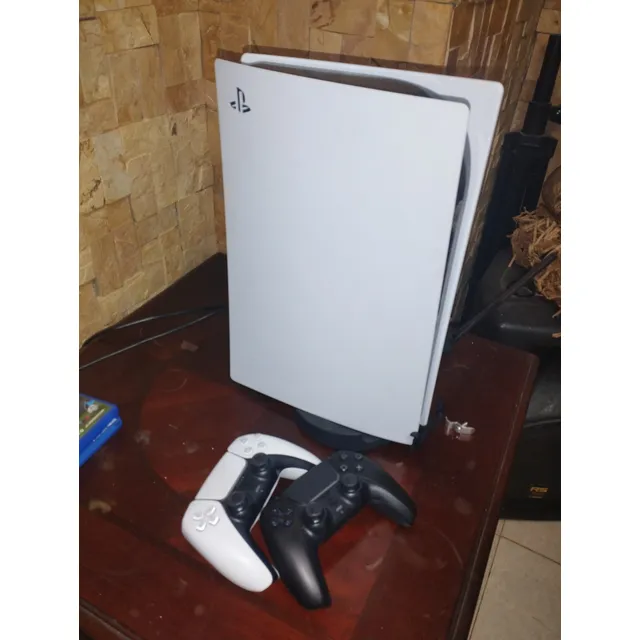Play Station 5 Version Disco. Usado, 2 Controles Y Fc 25