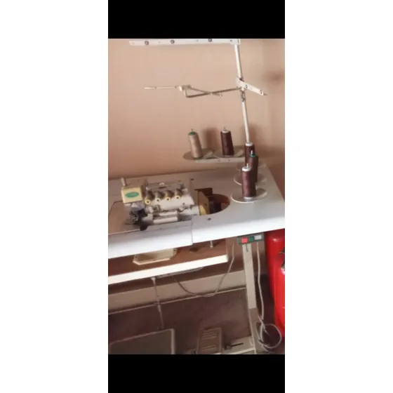 Máquina Overlock De 5 Hilos Y Puntada De Seguridad Usada