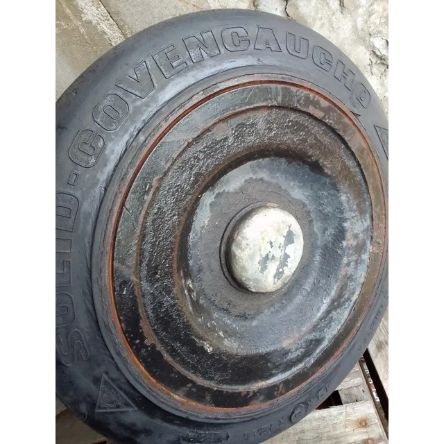 Caucho Montacargas 18x6x12 1/8 Con Ring Y Rodamientos Tapas 