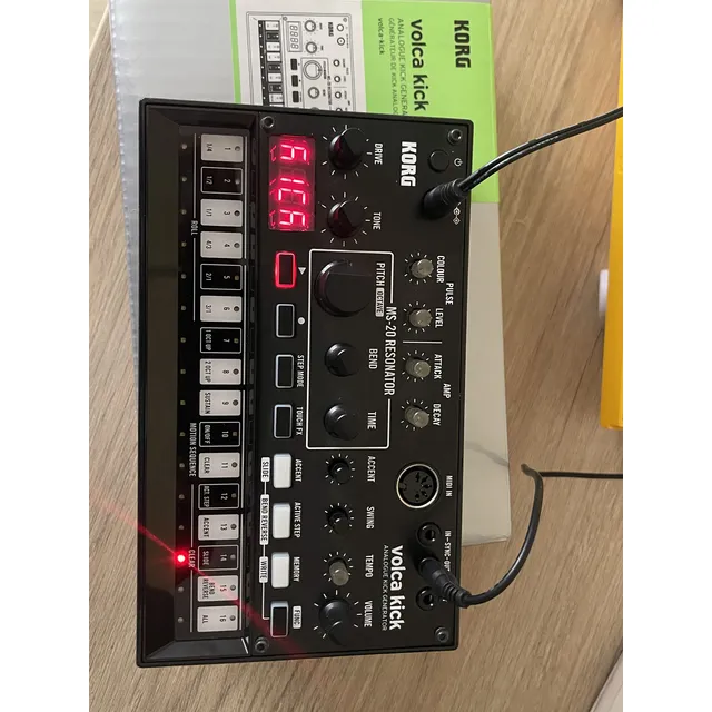 Caja De Ritmos Analogico Korg Volca Kick Color Negro