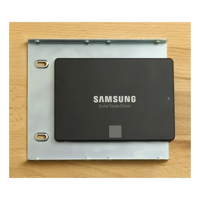 Kit De Montaje  Para Ssd 2.5  A 3.5  | Kingston | Aluminio 