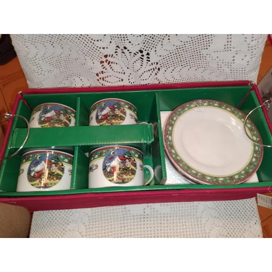 Tazas Navideñas Y Platos. Cesta Con Asas Metálicas Nuevas