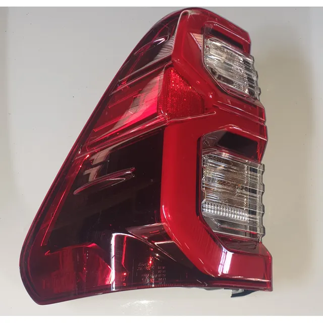 Stop Izquierdo Toyota Hailux 2024 Original Pequeño Detalle