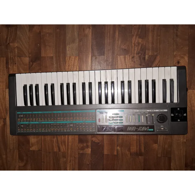 Sintetizador Korg Poly 800