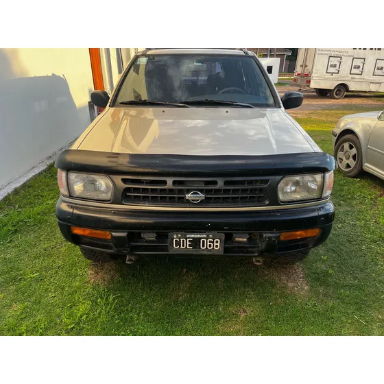 Nissan Pathfinder 3.3 Se
