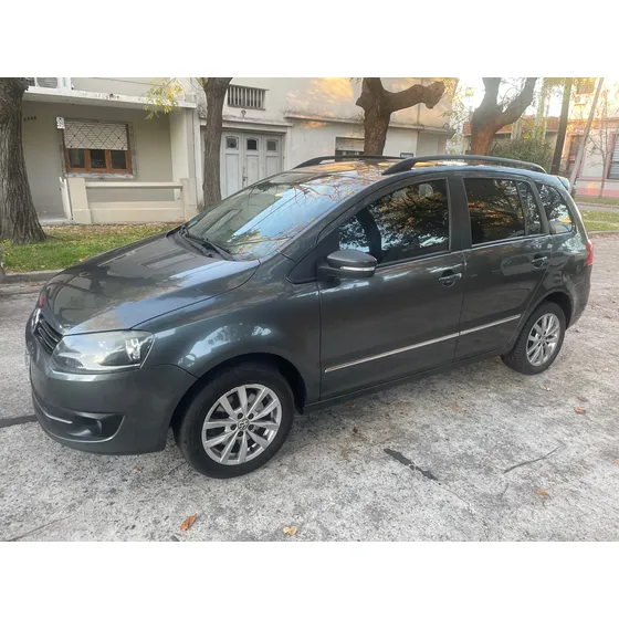 Volkswagen Suran 1.6 Highline 101cv