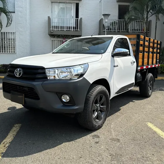 Toyota Hilux 2022 2.7l Estacas Gasolina 4x2