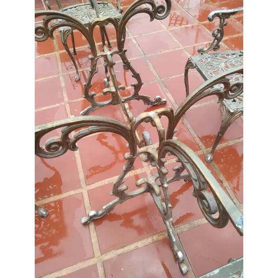 Juego Comedor De Jardin De Hierro Labrado Usado Sin Vidrio