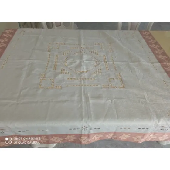 Mantel Tipo Centro De Mesa Con Bordes Estampados