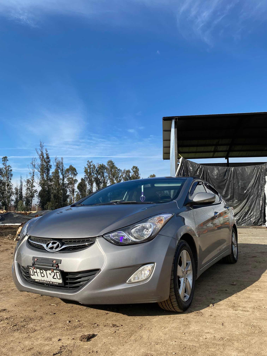 Hyundai Elantra Full Equipo