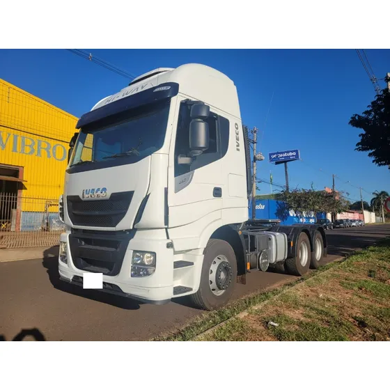 Iveco Stralis Hi-way 440 6x2 2022 Automático