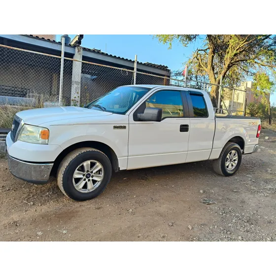 Ford F-150 5.0l Xl Cabina Y Media 4x2 Mt