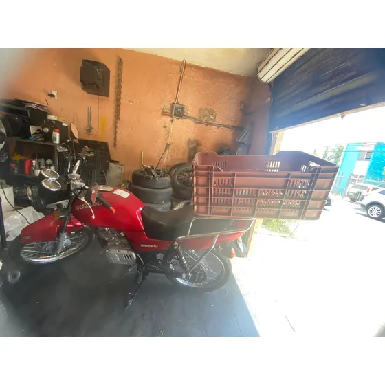 Suzuki Huracan En125hu, Color Rojo,parrilla.