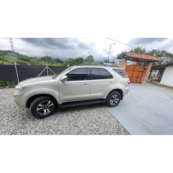 Toyota Fortuner 4.0 Sr5