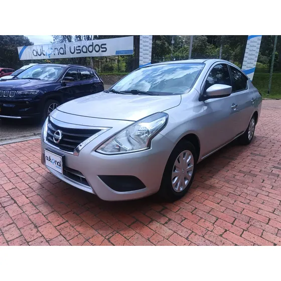 Nissan Versa Sense Aut