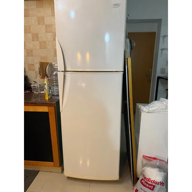 Heladera Con Freezer Gafa Color Blanco Usada