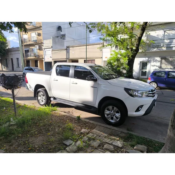 Toyota Hilux 2.8 Cd Srv 177cv 4x2