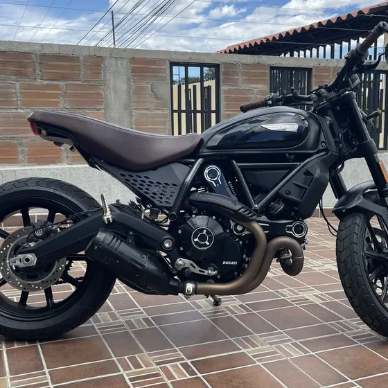 Ducati Darknight 800cc