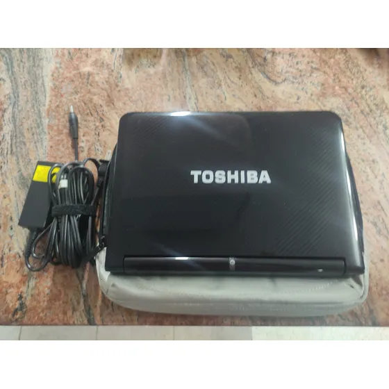 Mini Laptop Toshiba Negro. +estuche, +mouse Inalambrico