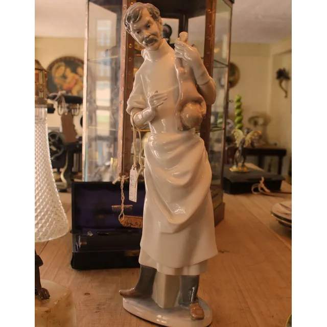 Escultura De Porcelana Lladró Española Medico Obstetra
