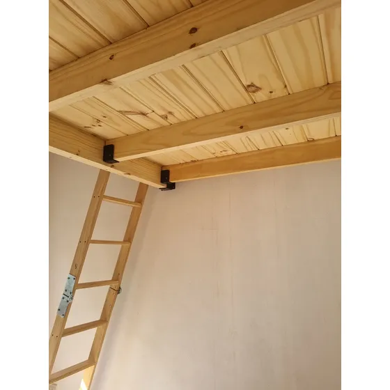Entrepiso De Madera Con Escalera Y Balconeos Elegantes