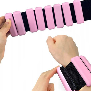 La Pulsera Para Manos Y Pies Pesa Una Libra La Pulsera Para Manos Y Pies Pesa Una Libra