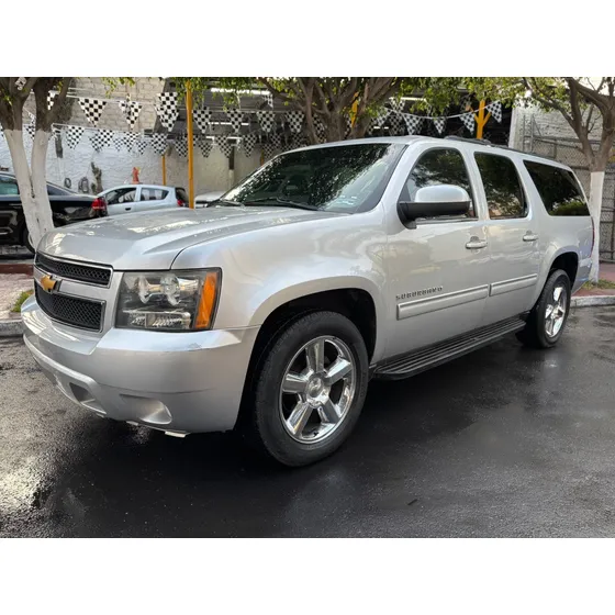 Chevrolet Suburban Lt V8 5.7 Piel
