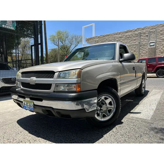 Chevrolet Silverado 4.8 2500 Custom Cab Reg Paq D Mt