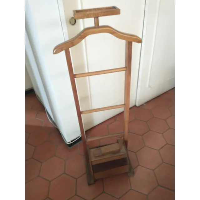 Perchero De Madera Con Caja Limpiabotas, Esta En Caracas