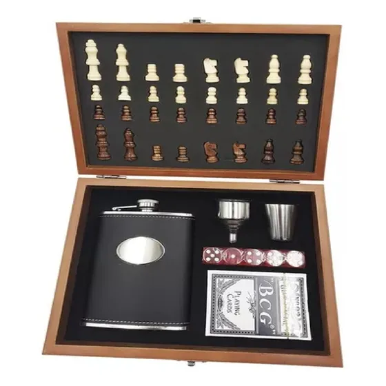 Whiskera Licorera 8oz + Juego Ajedrez Madera + Cartas 092