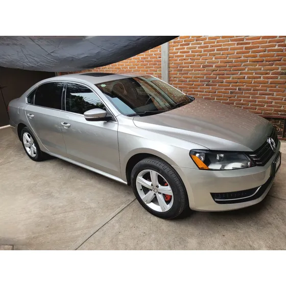 Volkswagen Passat 2.5 Highline L5 Nave At