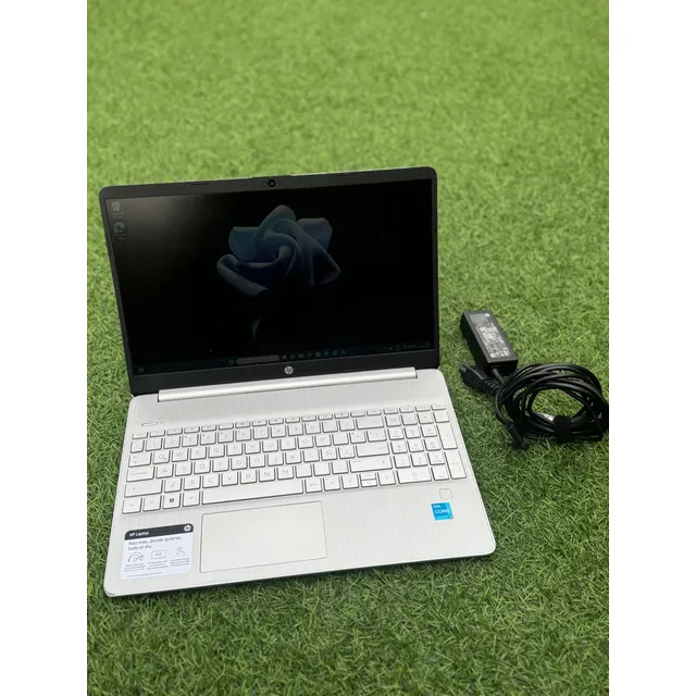 Notebook Hp 15-dy2501la Color Plata Natural