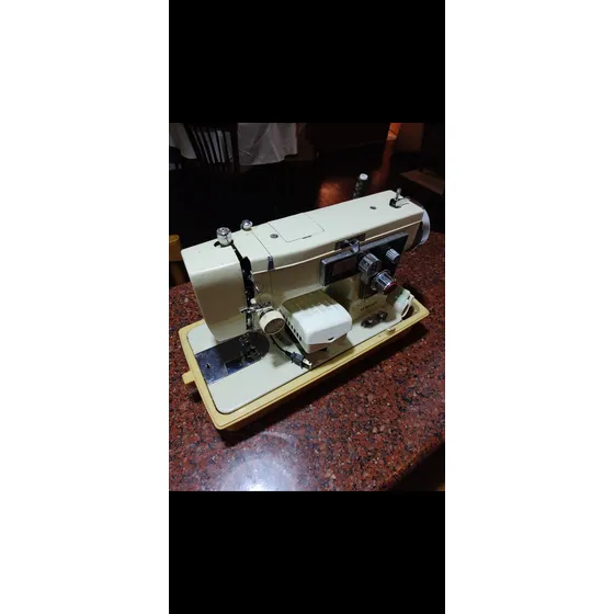 Máquina De Coser Venelux Mismo Modelo Triump Usada