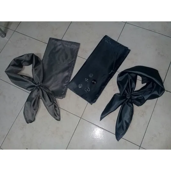 Pañuelo Tafeta Gama Gris 75 Cms Con Pasapañuelo