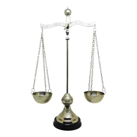 Balanza De La Justicia Elaborada En La India 