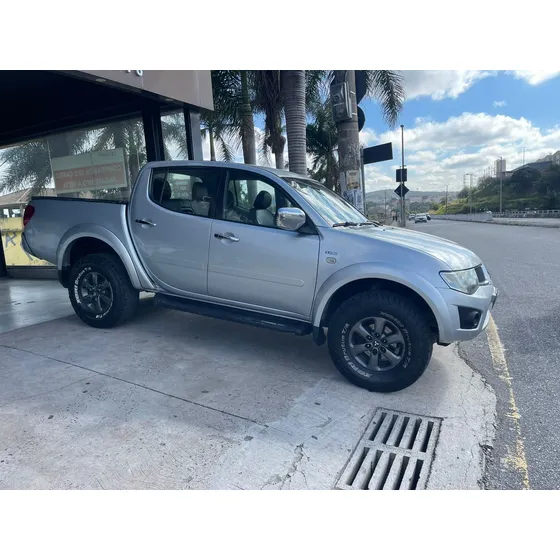 Mitsubishi L200 3.2 Triton Hpe Cab. Dupla 4x4 Aut. 4p