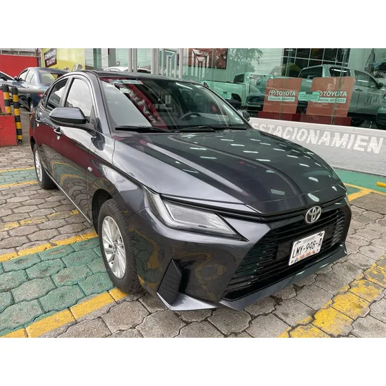 Toyota Yaris 4p Sedán S L4/1.5 Aut