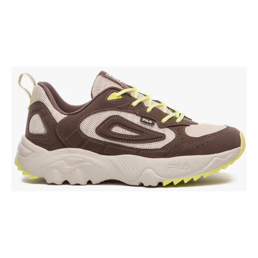 Tênis feminino Fila Oakmont 2 na cor marrom e bege com detalhes em verde limão, exibindo solado tratorado e design esportivo lateral.