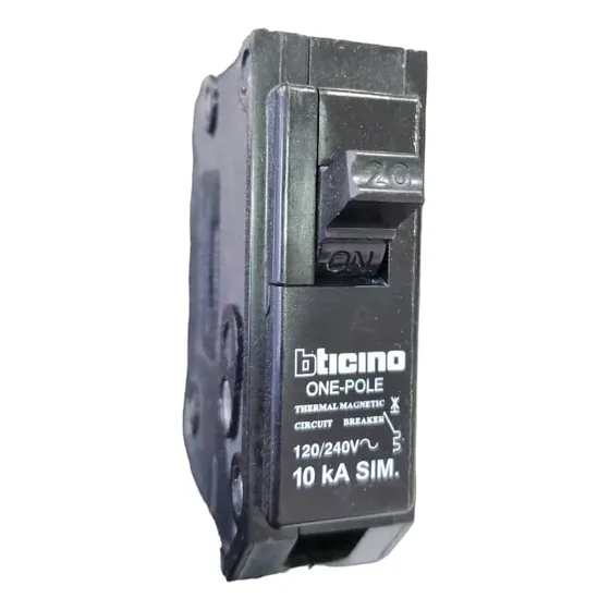 Breaker Hqp Empotrable 1020 1x20 Ticino Tibra