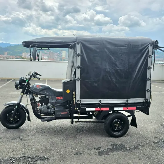 Moto Carguero Carpado Akt 200 2025